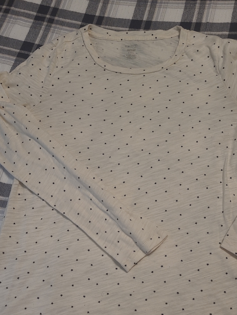 AERIE Cream Tee with Tiny Black Star Print